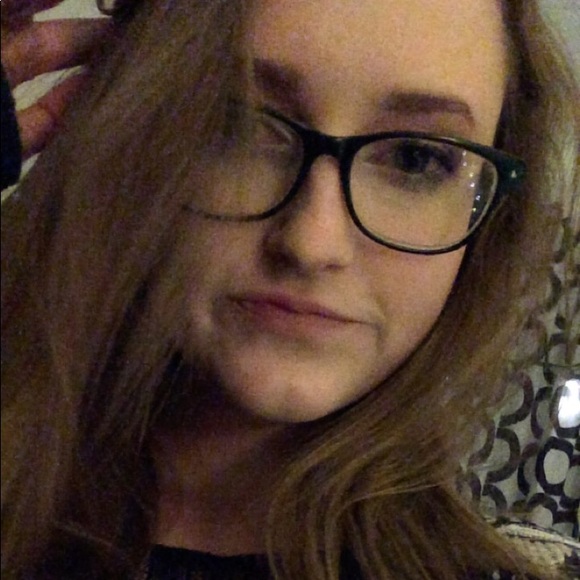 Meet your Posher, Alayna - Picture 1 of 1